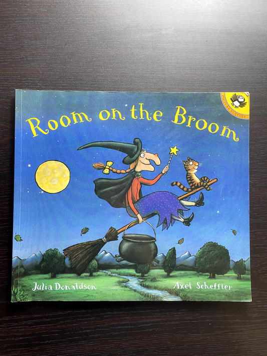 Room on the Broom - Hardcover By Julia Donaldson