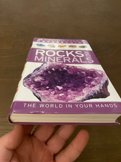 Nature Guide: Rocks and Minerals (Nature Guides) - Paperback